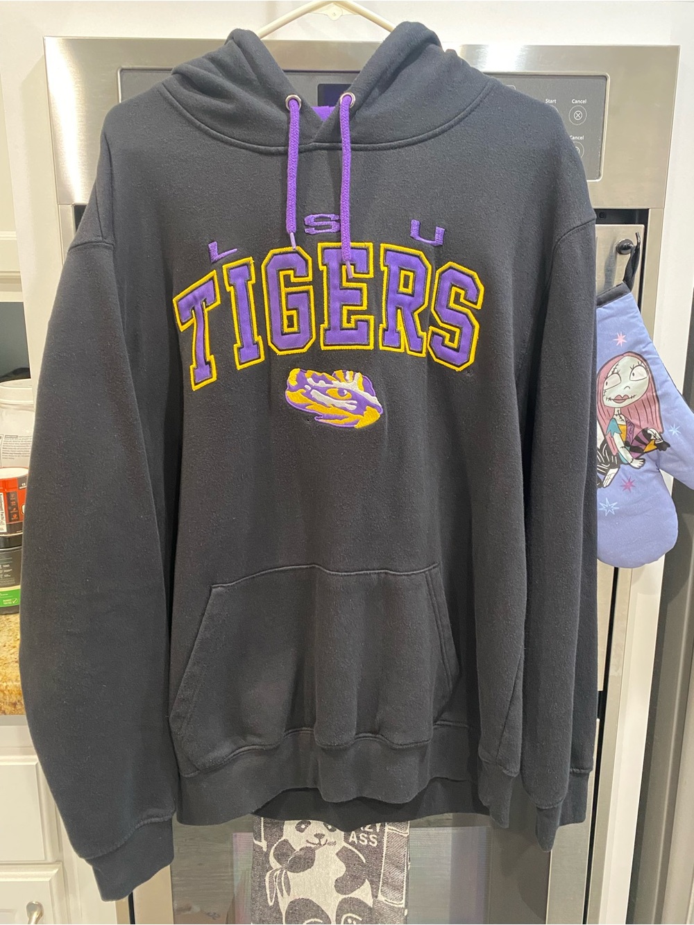 Men’s Size Large- LSU Tigers Black Pullover Hoodie